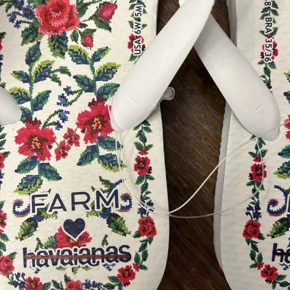 Farm Rio X Havaianas White and Pink Sandals with Floral Design 6 - Picture 4 of 7